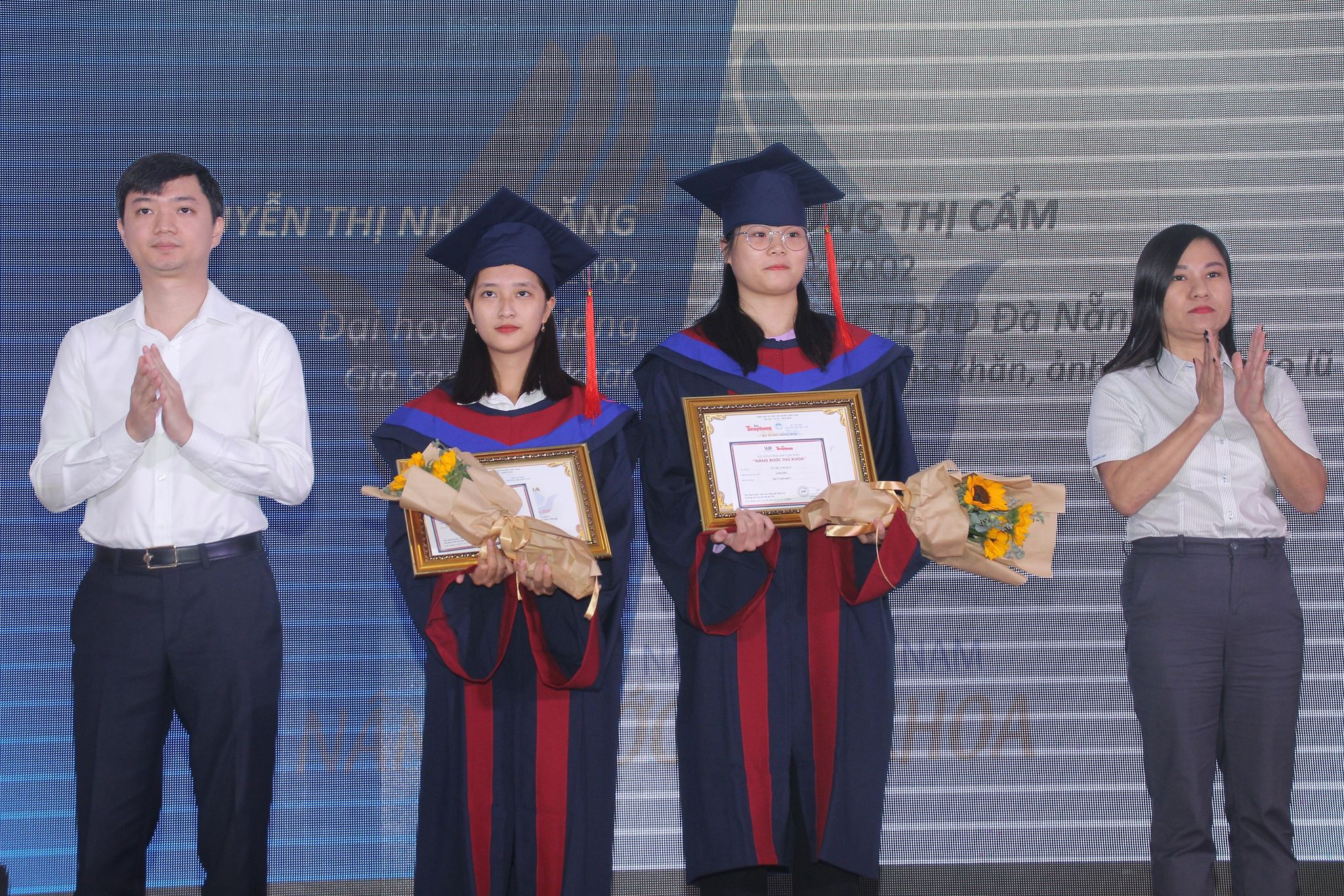 Trao 85 suất học bổng “Nâng bước thủ khoa