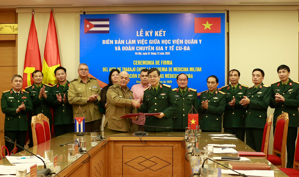 Ký kết biên bản làm việc giữa Học viện Quân y và Đoàn chuyên gia y tế Cuba


