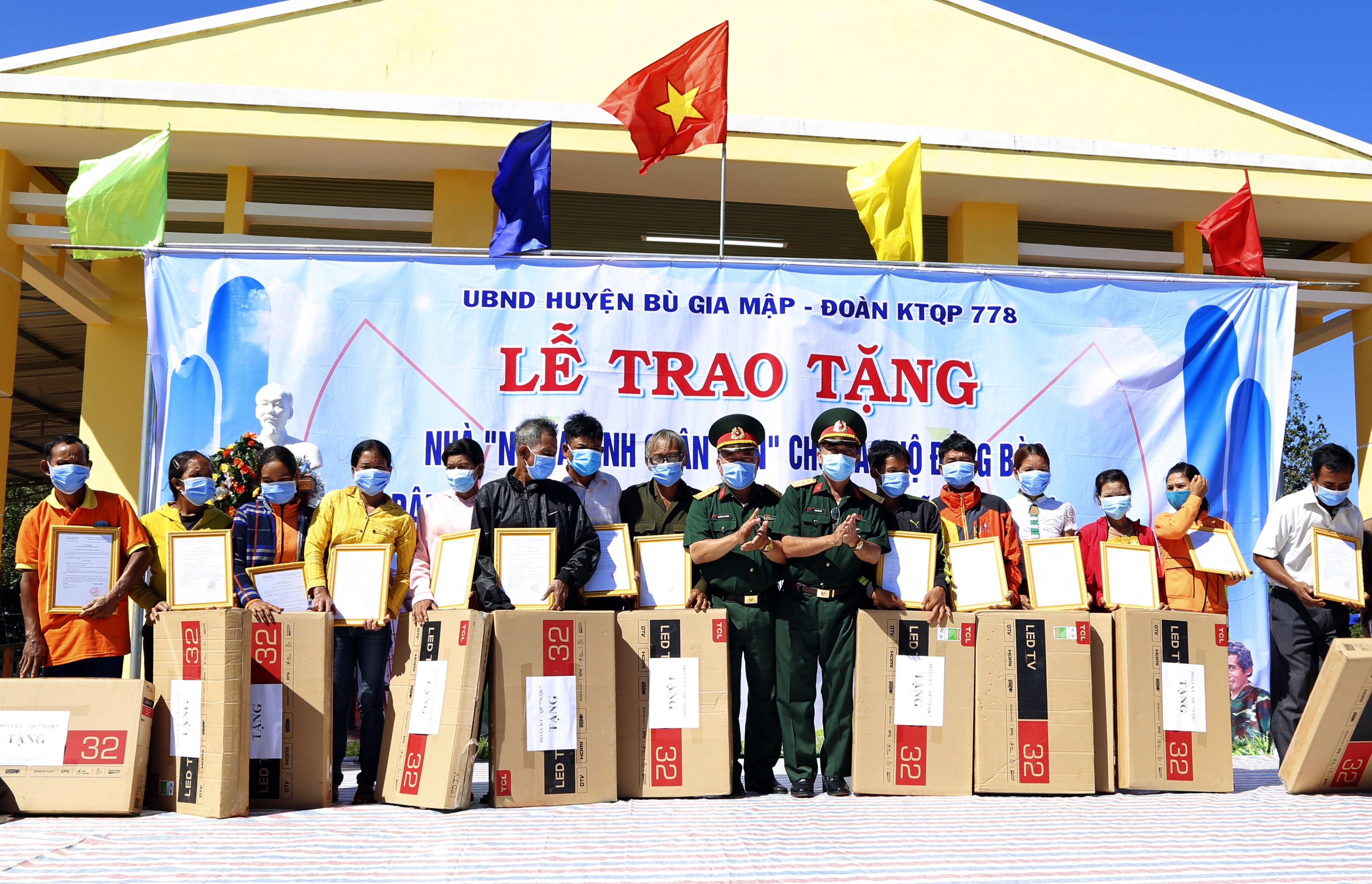 Bàn giao 19 căn nhà “Nghĩa tình quân-dân” tại Bình Phước