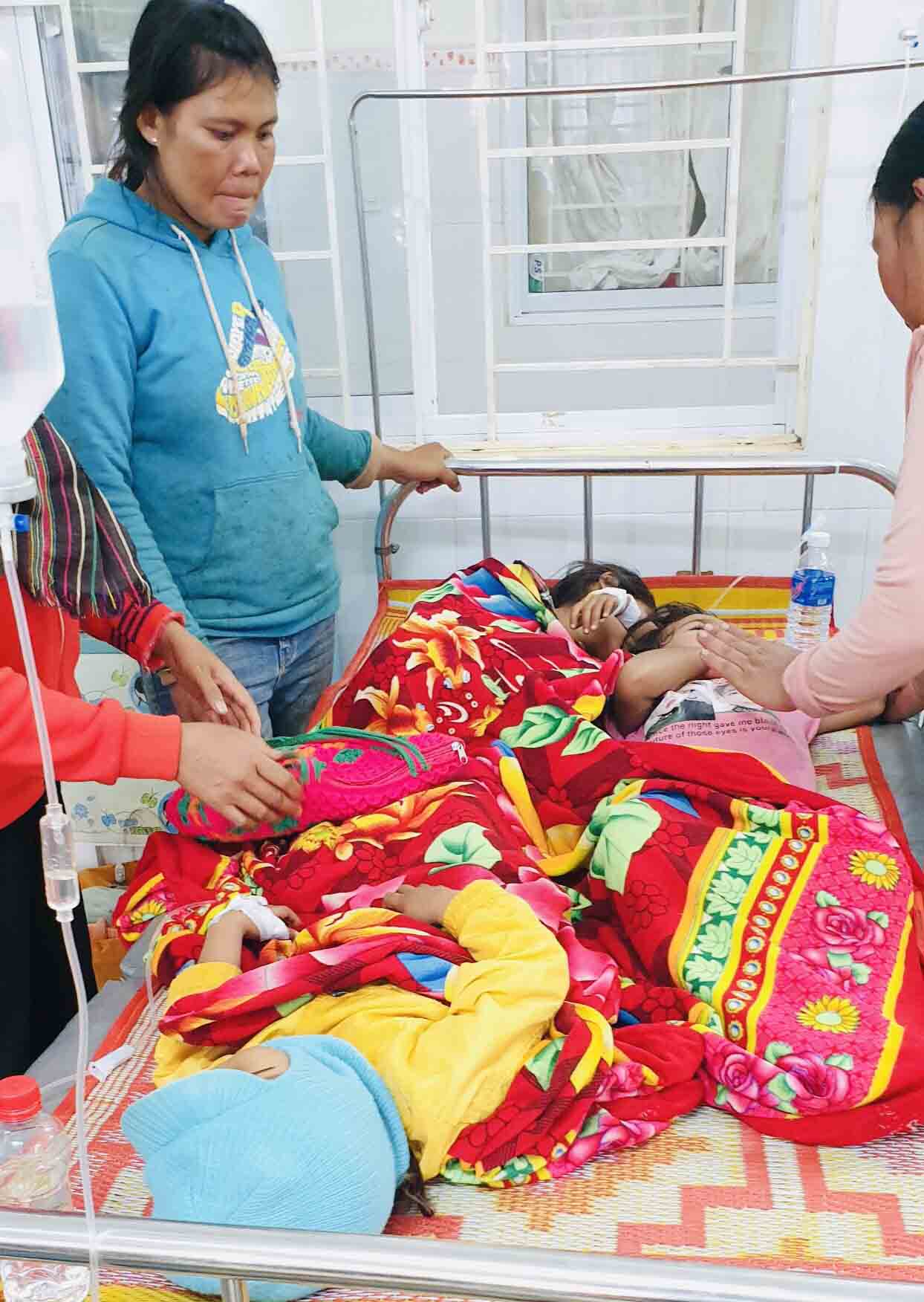 Gia Lai: 175 bệnh nhân bị ngộ độc đã được lấy mẫu bệnh phẩm gửi đi xét nghiệm