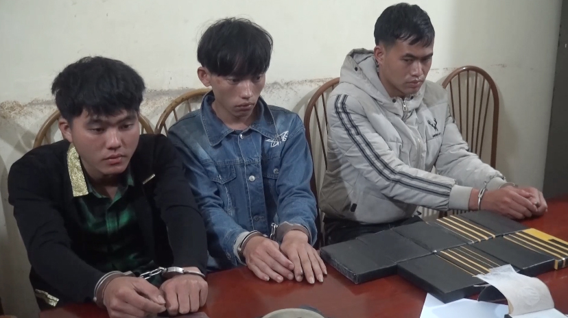 Điện Biên: Bắt giữ 3 đối tượng vận chuyển trái phép 10 bánh heroin
