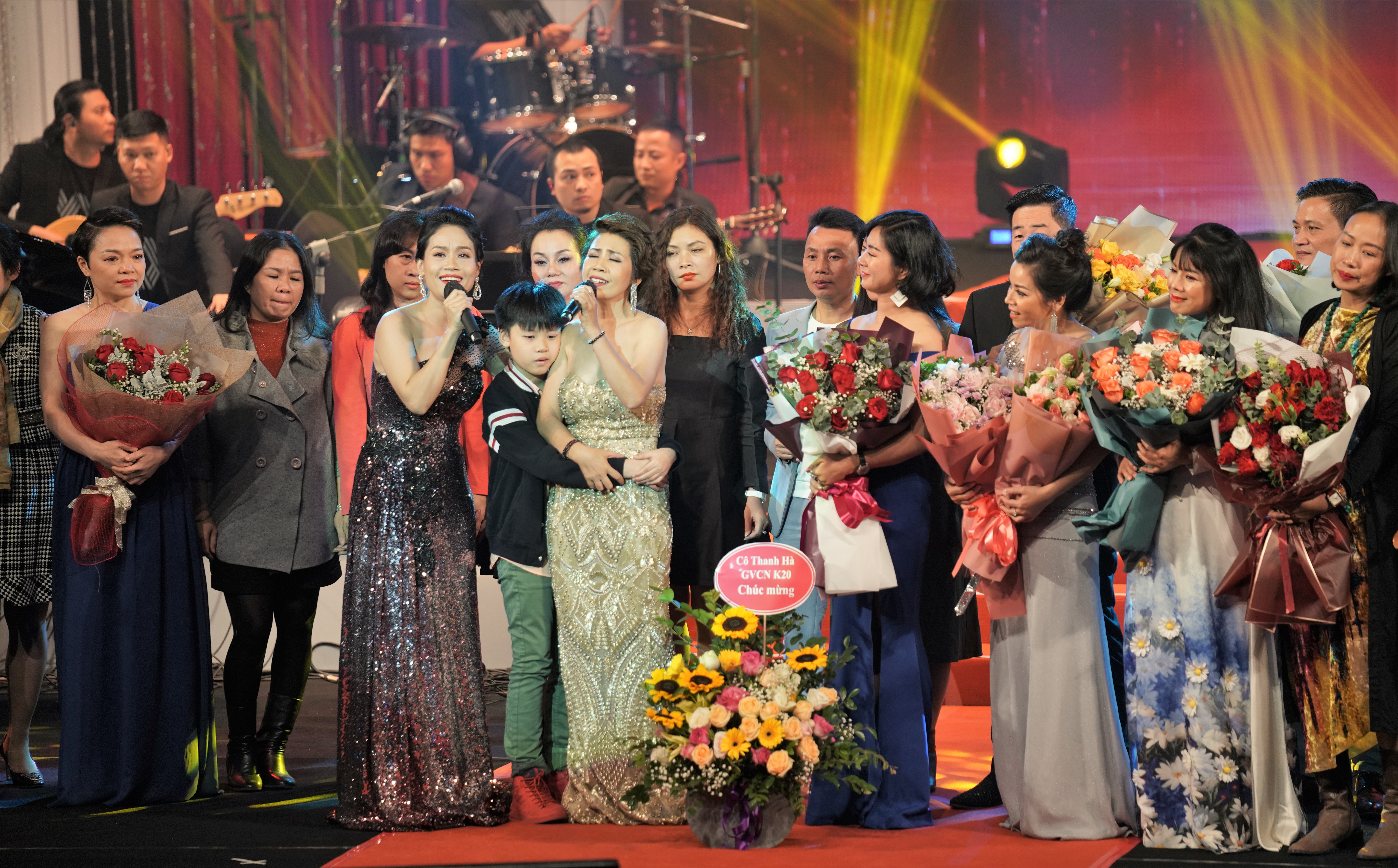 Hồng Vy thăng hoa trong niềm đam mê âm nhạc và sẻ chia