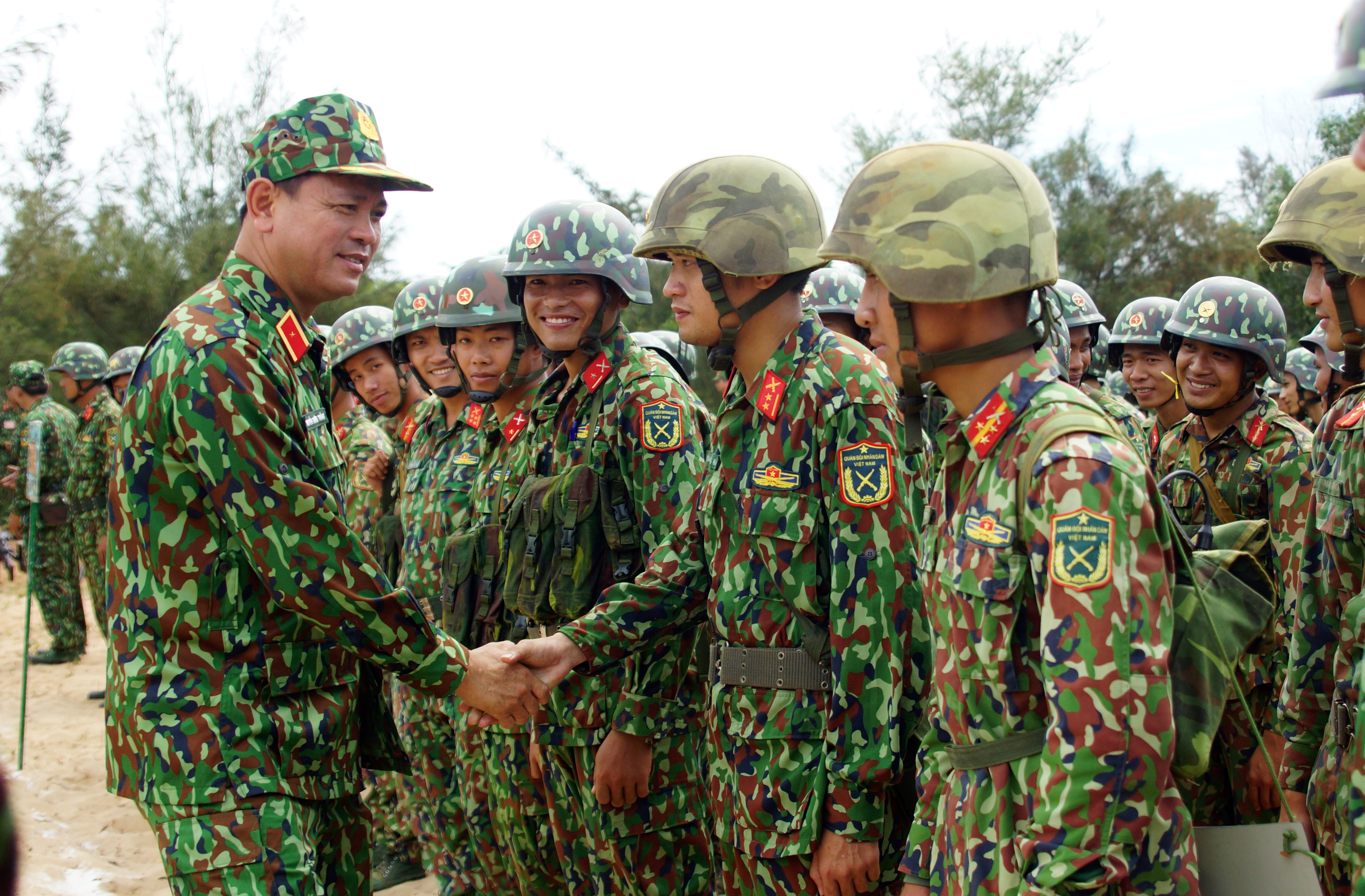 Phát huy truyền thống, tạo sức mạnh tổng hợp, xây dựng LLVT Quân khu 7 vững mạnh toàn diện