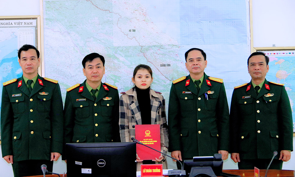 Trao Quyết định tuyển dụng cho thân nhân liệt sĩ hi sinh tại Thủy điện Rào Trăng 3