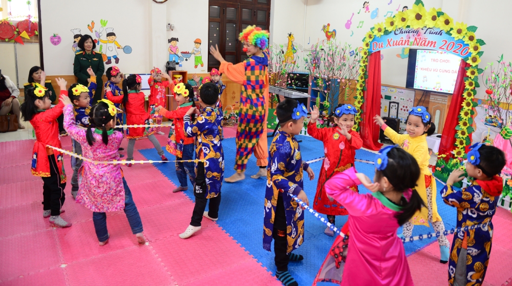 Sự sáng tạo trong phương thức giảng dạy dựa trên nguyên tắc trẻ là trung tâm, giáo viên là người hướng dẫn để khuyến khích khả năng sáng tạo và sự ham thích của trẻ trong các bài học.