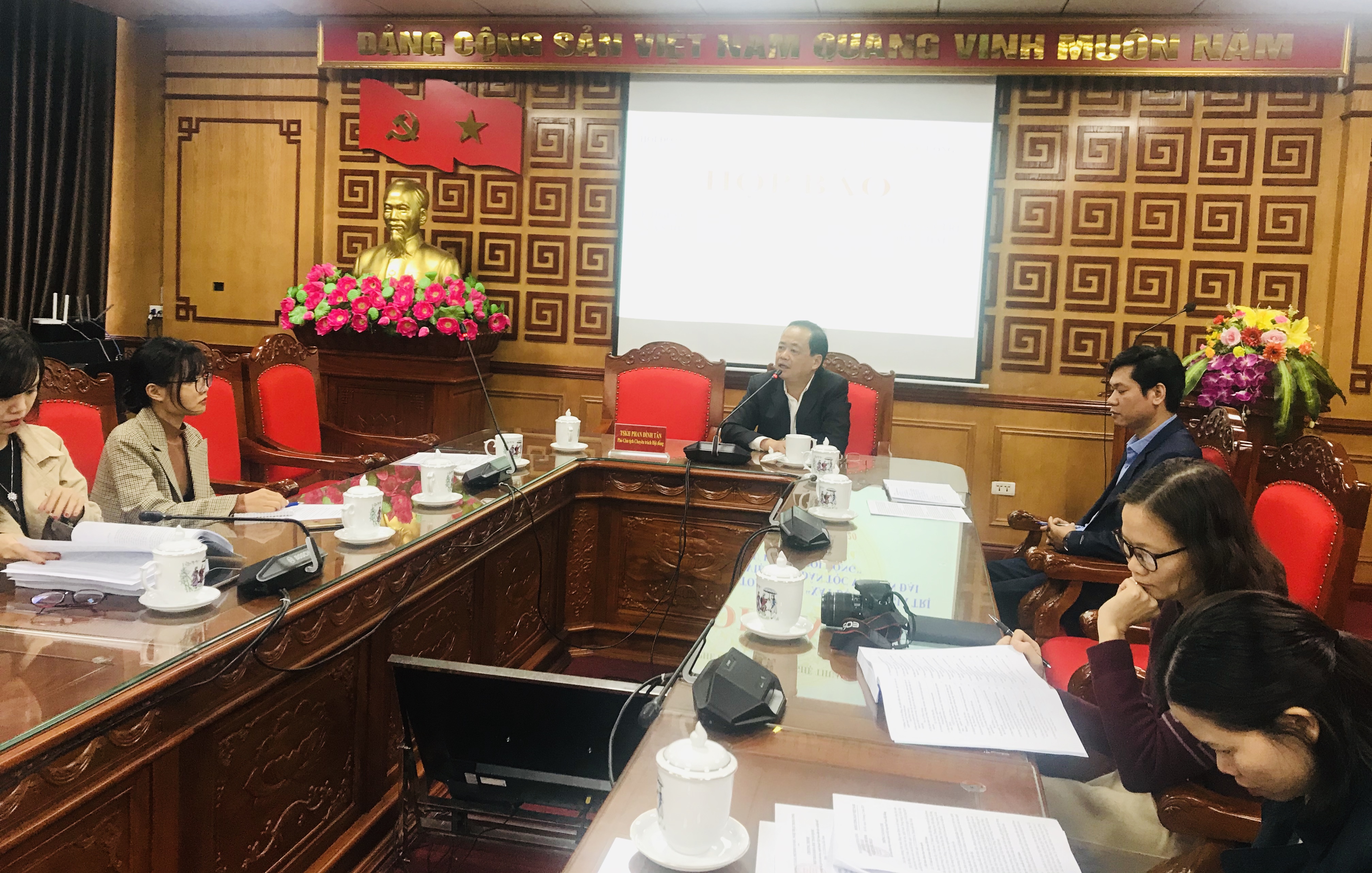 Xây dựng hệ giá trị văn học nghệ thuật trong giai đoạn mới