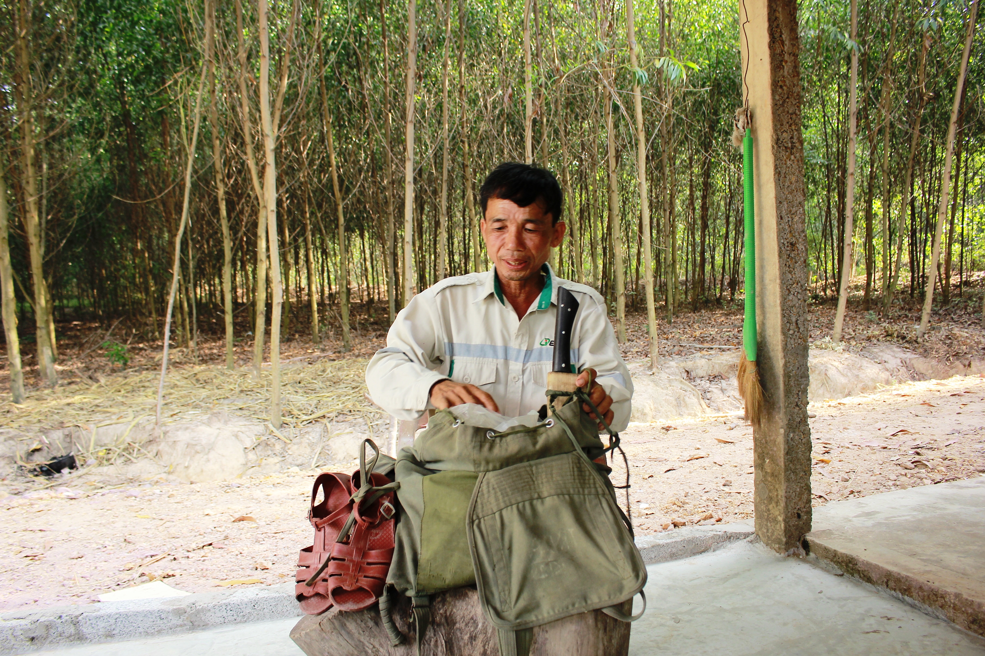 Người gỡ bẫy cứu muông thú 

