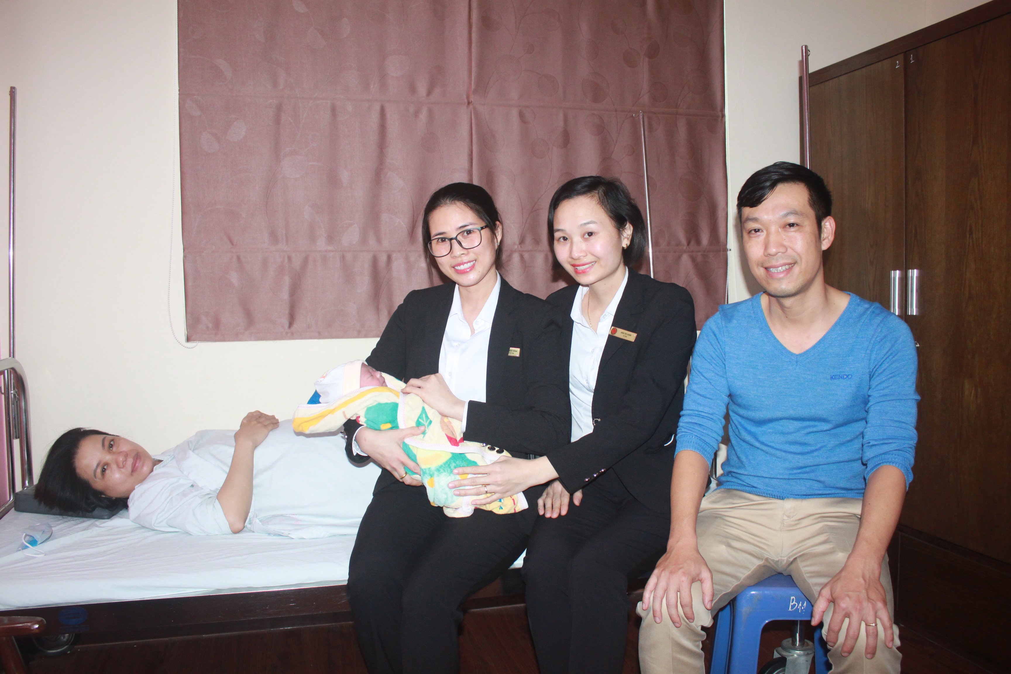 Lễ tân cũng trở thành “bà đỡ”

