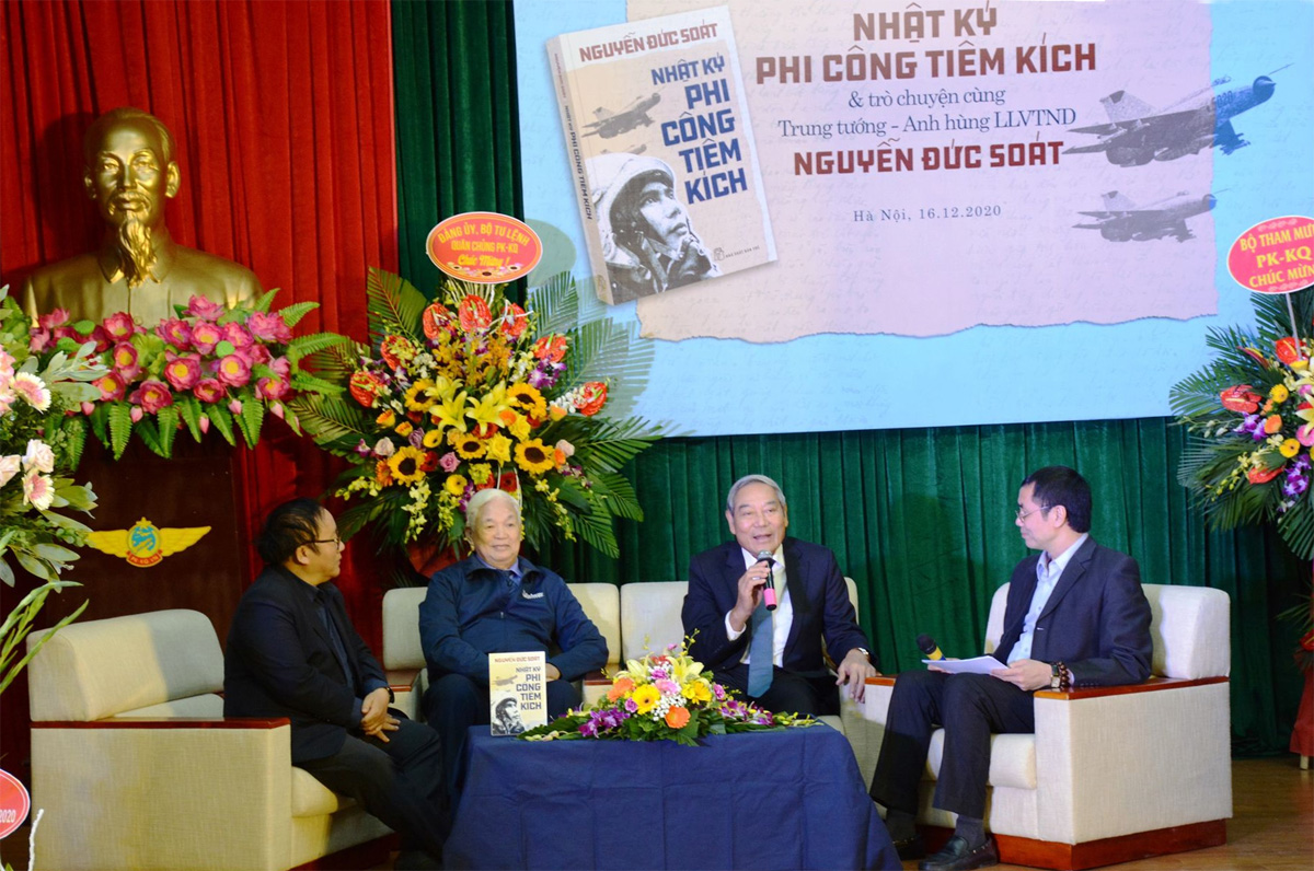 Giao lưu và ra mắt sách “Nhật ký phi công tiêm kích” của Trung tướng Nguyễn Đức Soát