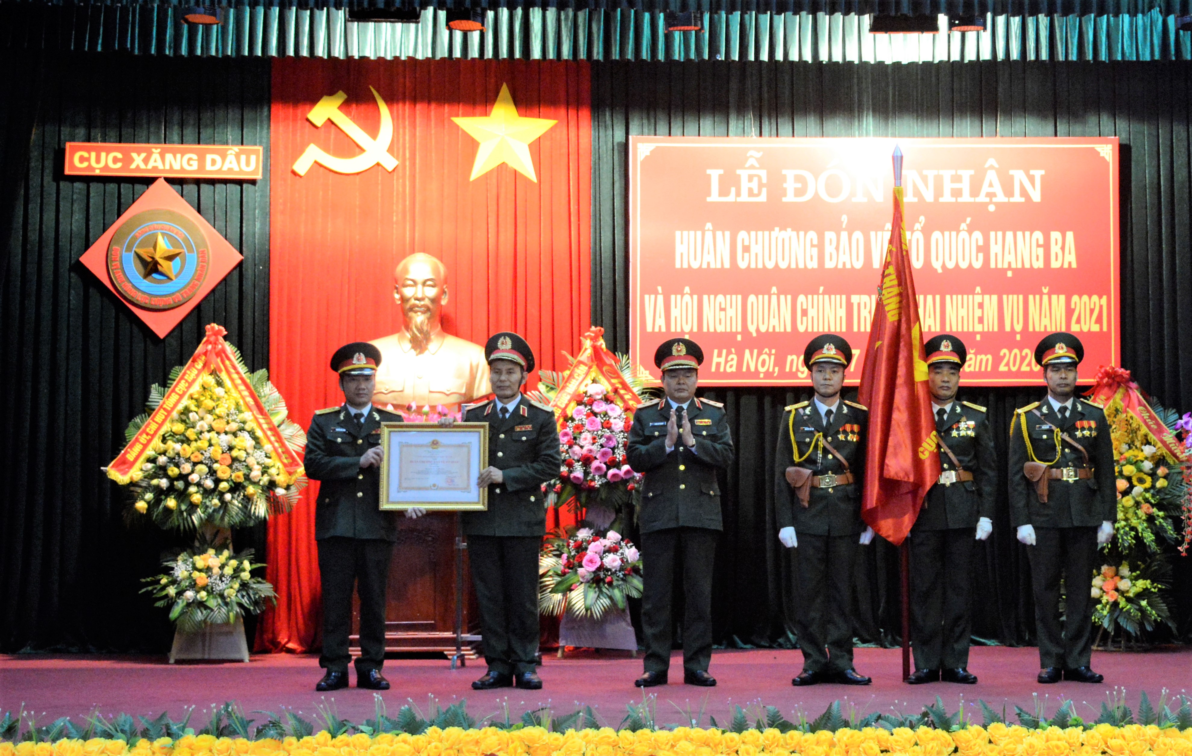 Cục Xăng dầu đón nhận Huân chương Bảo vệ Tổ quốc hạng Ba