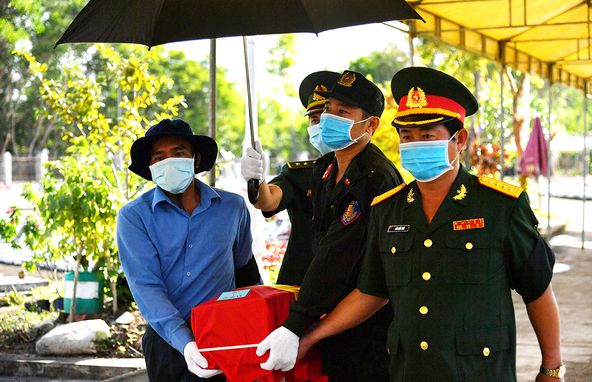 Kiên Giang truy điệu, an táng 262 hài cốt liệt sĩ