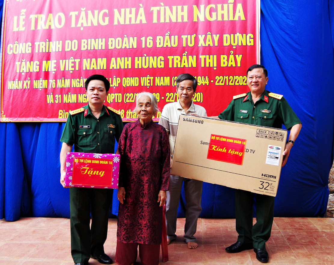 Binh đoàn 16 trao nhà tặng Mẹ Việt Nam anh hùng