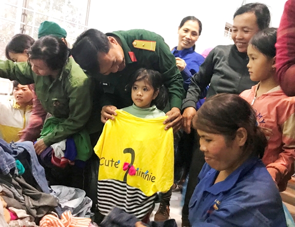 Áo ấm mùa đông, ấm lòng người lao động