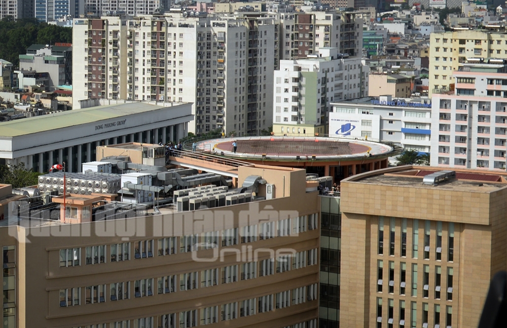 Sân đỗ trực thăng trên trên nóc tòa nhà Viện Chấn thương chỉnh hình thuộc Bệnh viện Quân y 175.