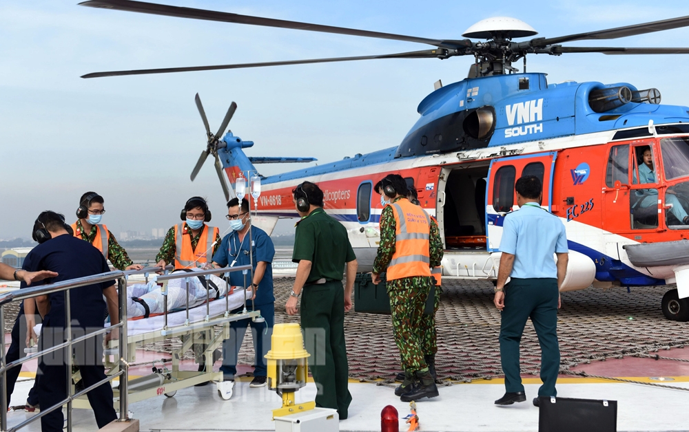 Tình huống giả định chuyển bệnh nhân xuống từ trực thăng EC225.