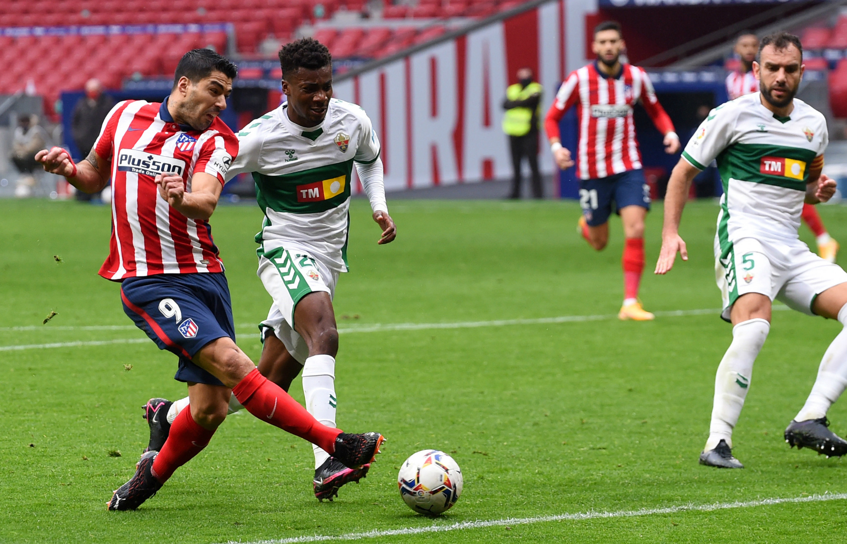 Vòng 14 La Liga: Thắng Elche, Atletico củng cố ngôi đầu