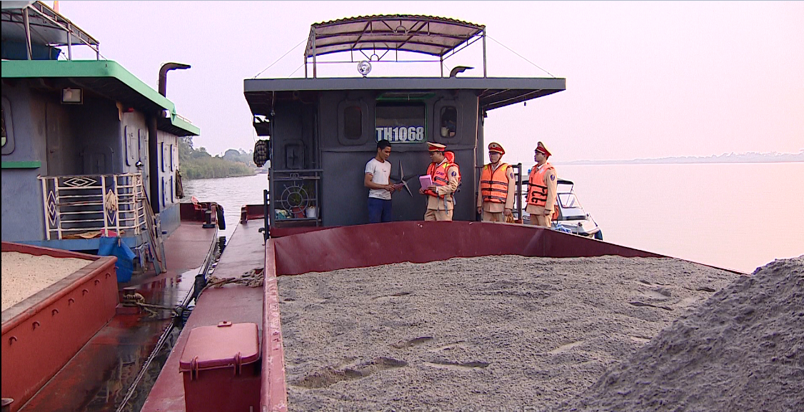 Hưng Yên: Tăng cường quản lý vận tải đường thủy dịp cuối năm