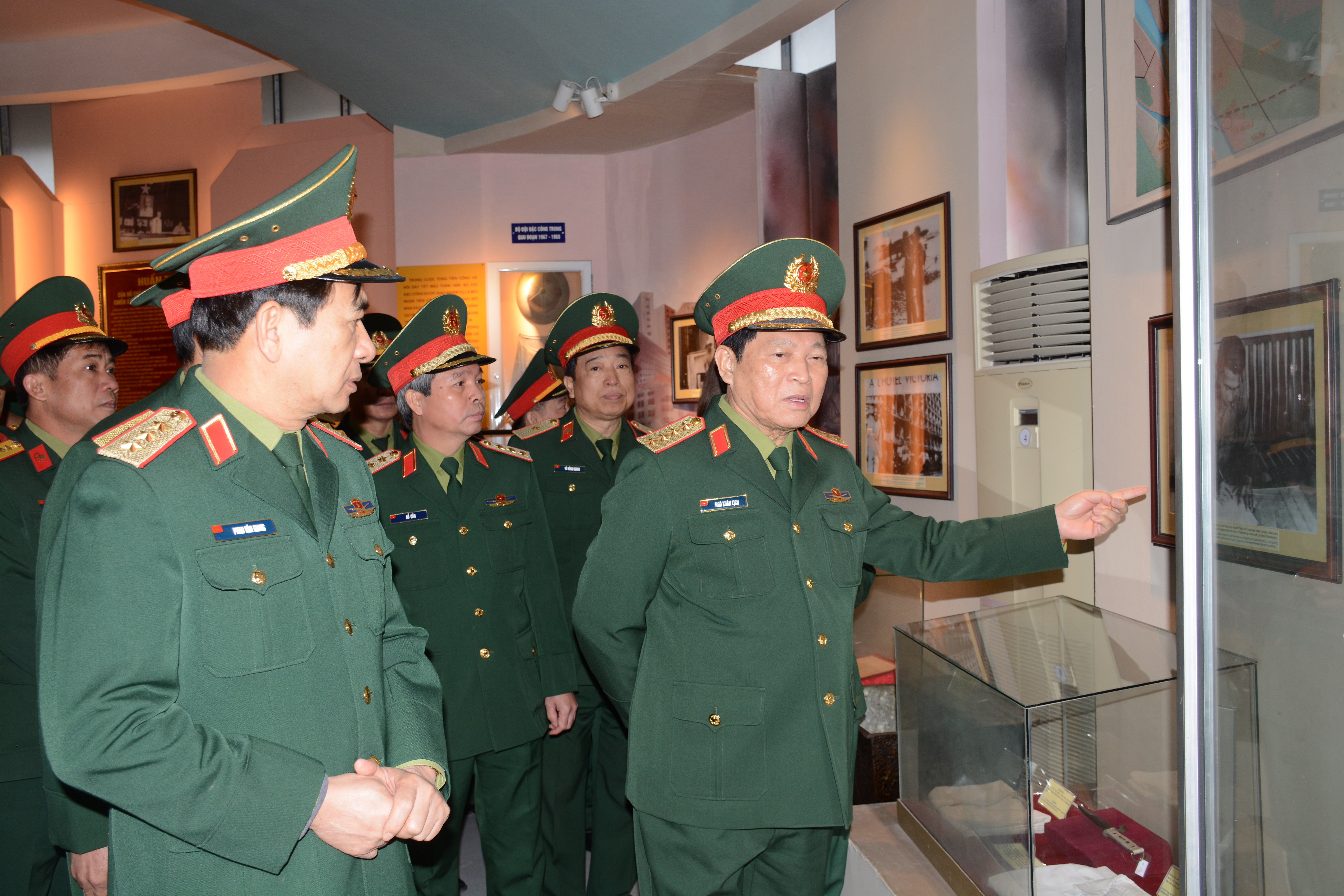 Đại tướng Ngô Xuân Lịch thăm và làm việc tại Binh chủng Đặc công