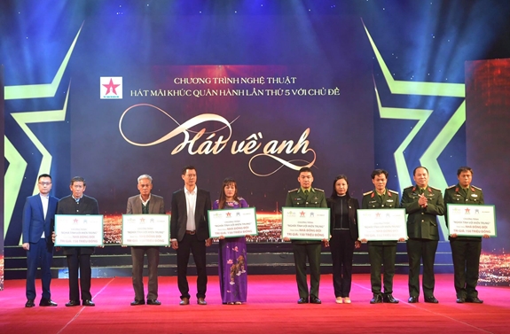 QUAN TÂM HƠN NỮA NGƯỜI CÓ CÔNG 