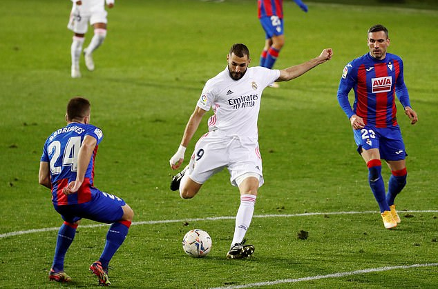 Real Madrid thắng dễ, Barca hòa thất vọng