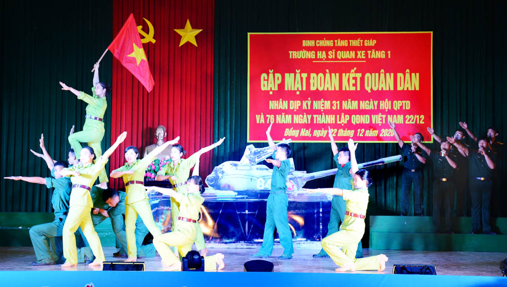 Trường Hạ sĩ quan Xe tăng 1 gặp mặt đoàn kết quân-dân