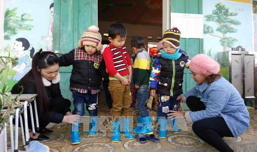 GIỮ ẤM CHO HỌC SINH VÙNG CAO