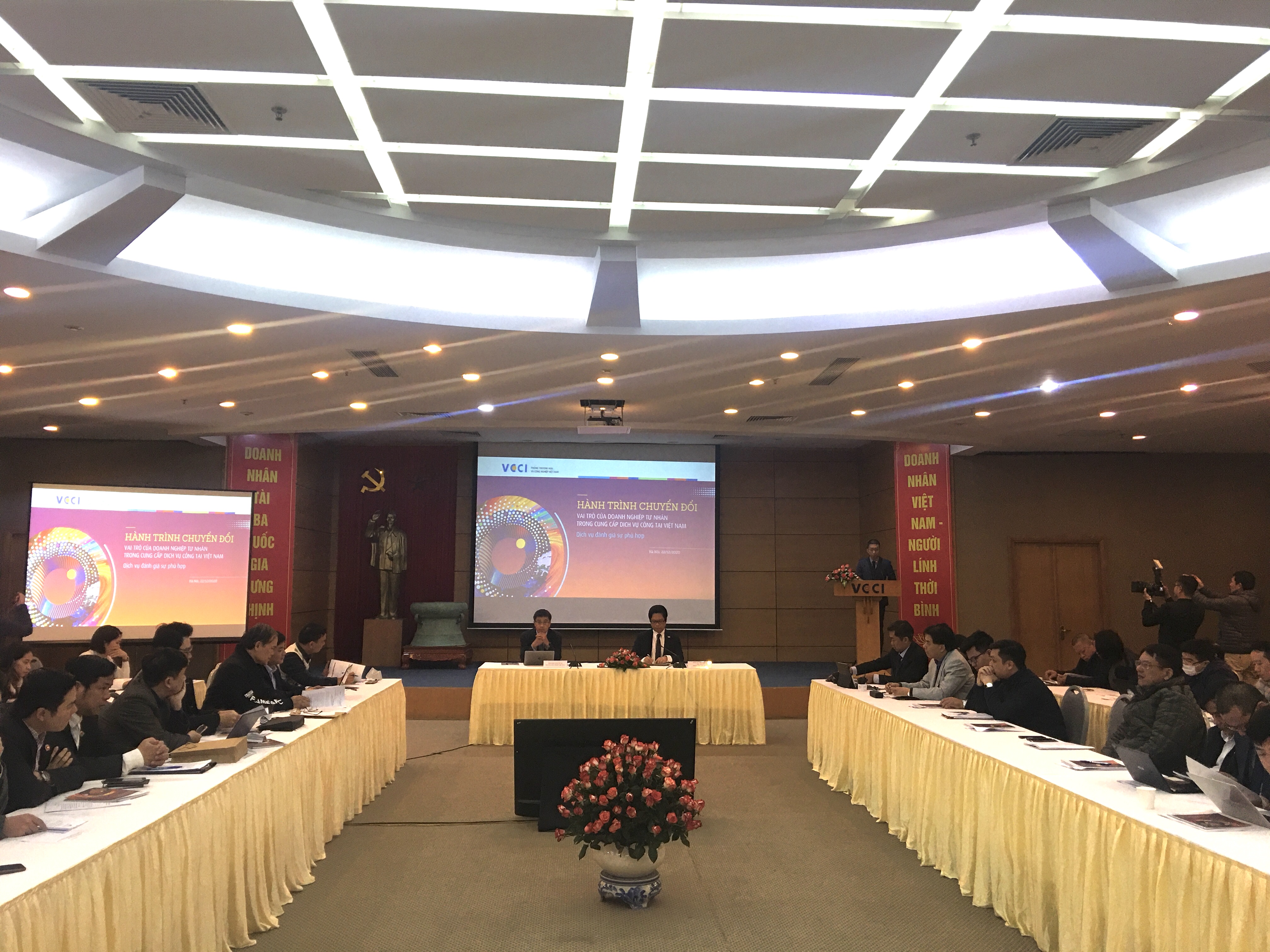 Công bố báo cáo về vai trò của doanh nghiệp tư nhân trong cung cấp dịch vụ công