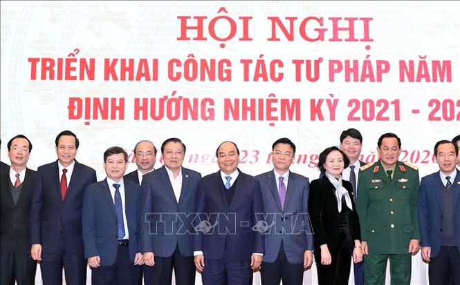 Thủ tướng Nguyễn Xuân Phúc: Khắc phục tình trạng chồng chéo, không đồng bộ trong hệ thống pháp luật