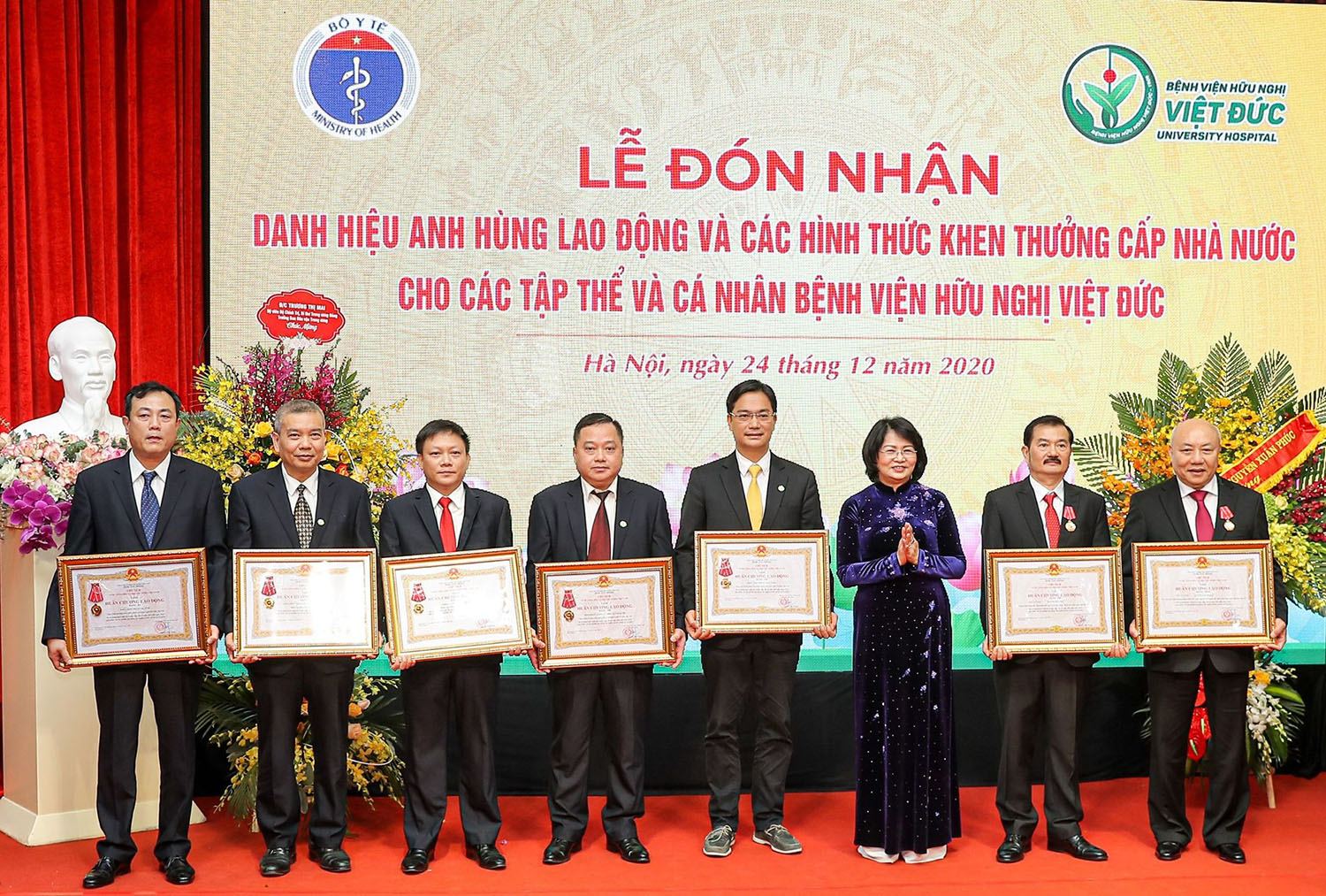 Giám đốc Bệnh viện Hữu nghị Việt Đức nhận danh hiệu Anh hùng Lao động