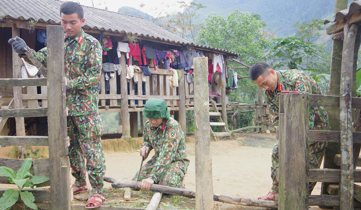 Thôn bản đổi thay nhờ bộ đội