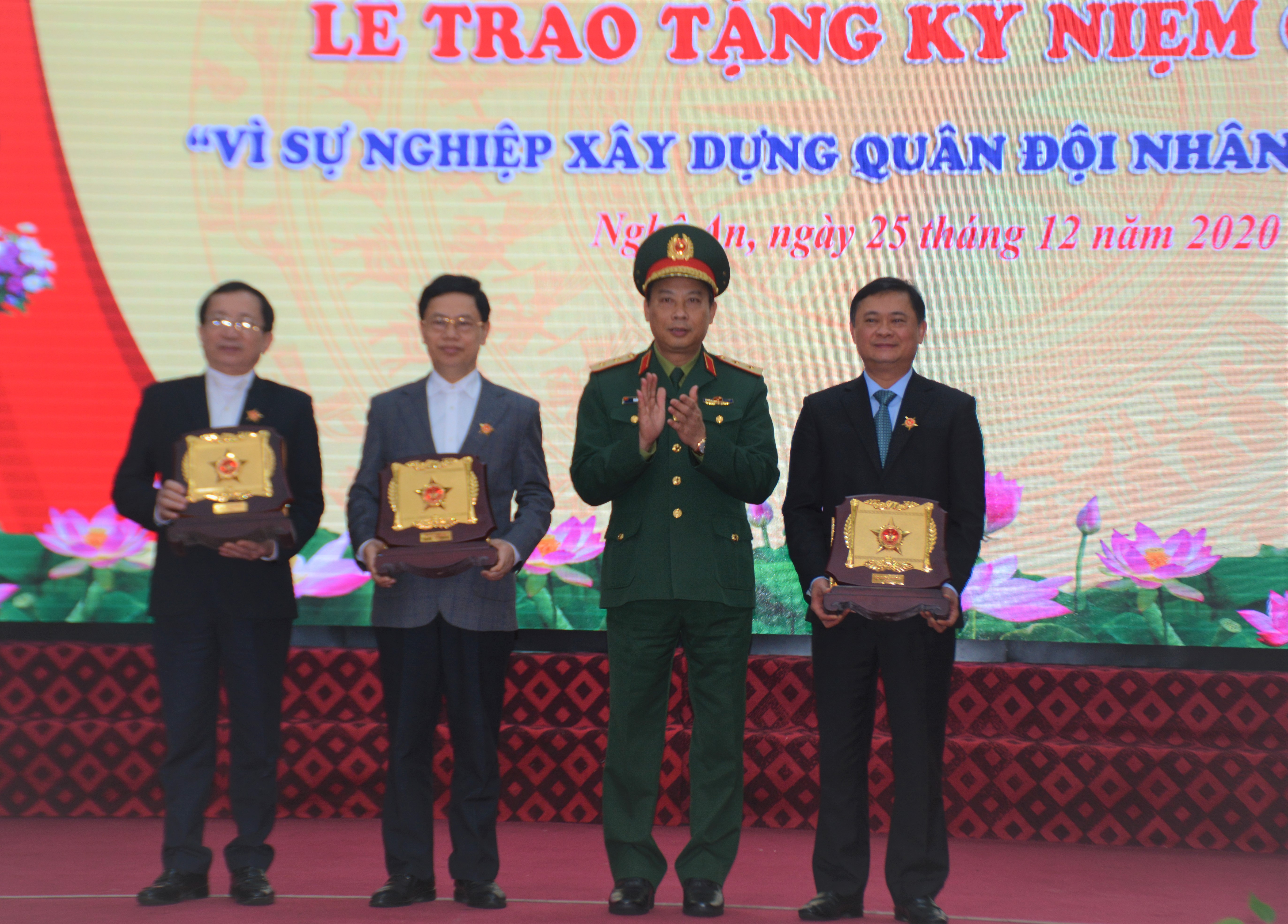 Năm 2020 tỉnh Nghệ An điều động hơn 27.000 lượt cán bộ, chiến sĩ giúp dân