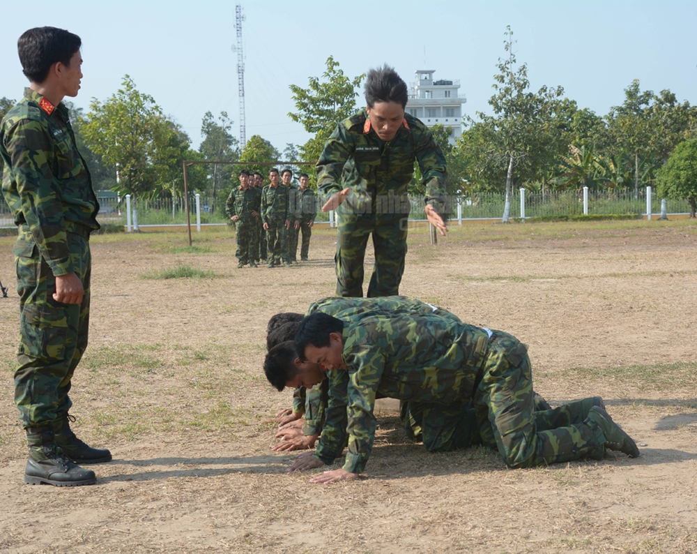 Người lính trinh sát khổ luyện hằng ngày.