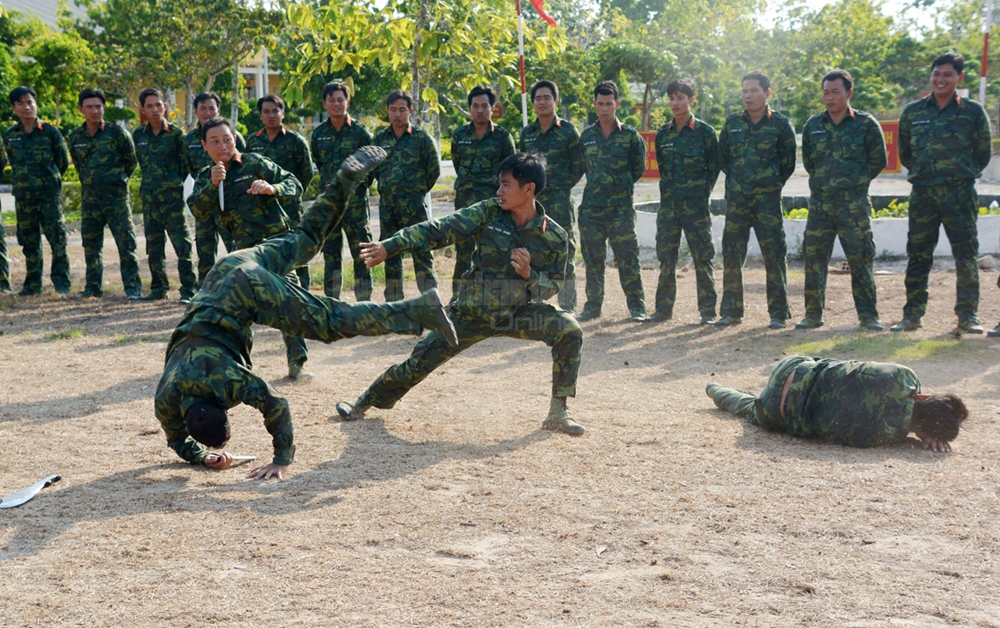 Không những giỏi chuyên môn, vững nghiệp vụ, những bài võ đối kháng được các chiến đấu viên thực hiện nhuần nhuyễn.