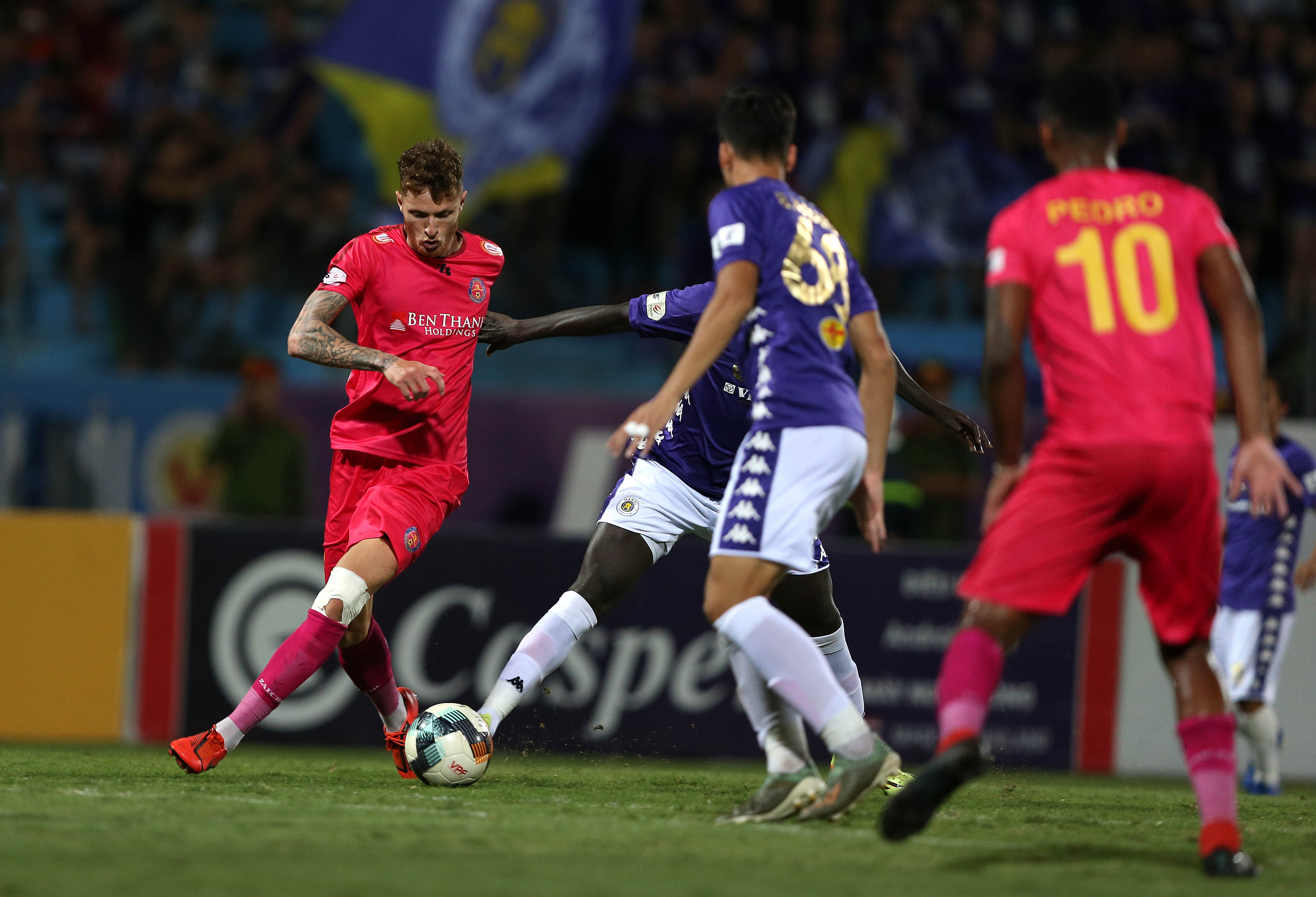 Ngoại binh trên hàng công - vui trước, lo sau