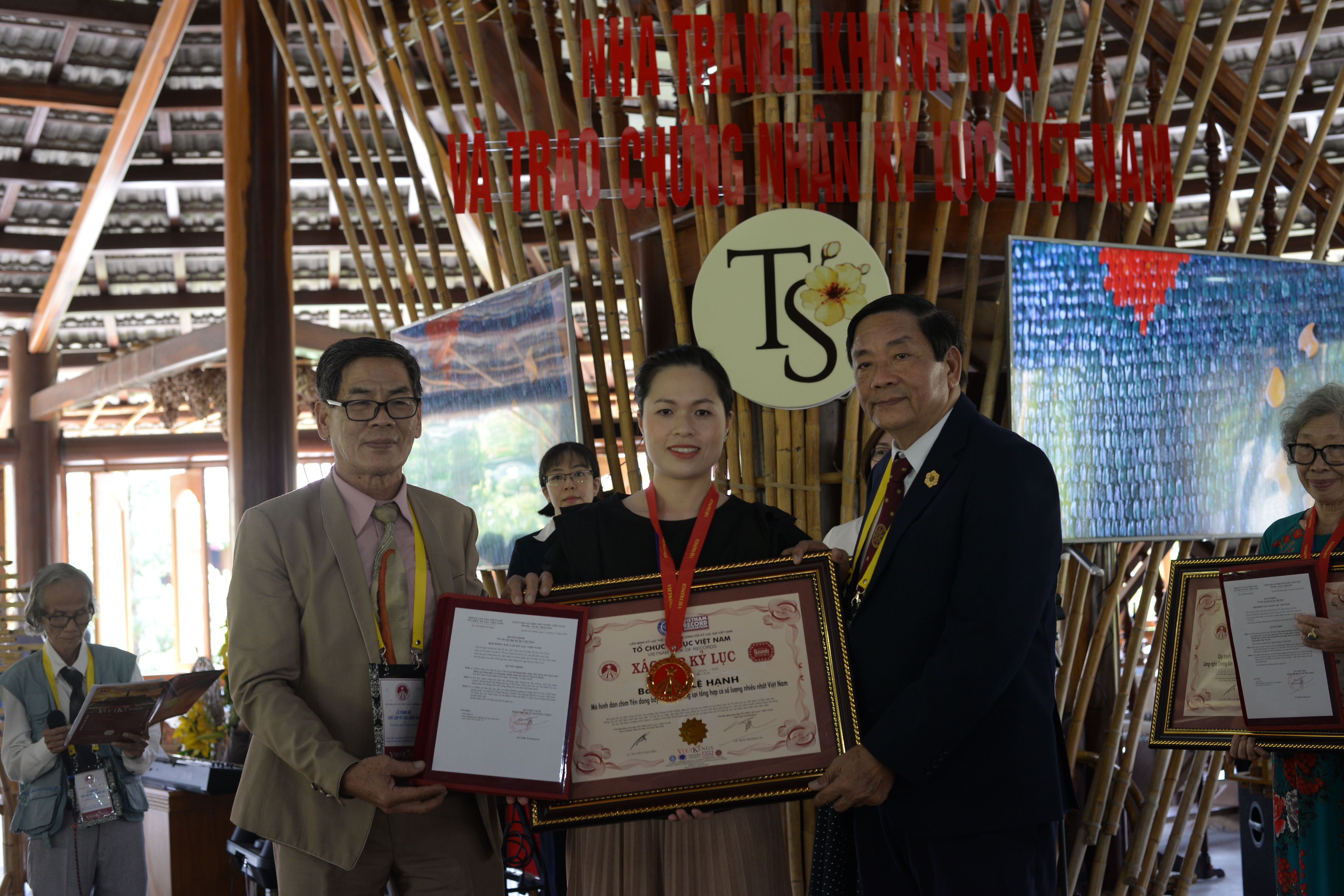 Trao 15 kỷ lục Việt Nam tại Nam Trung Bộ