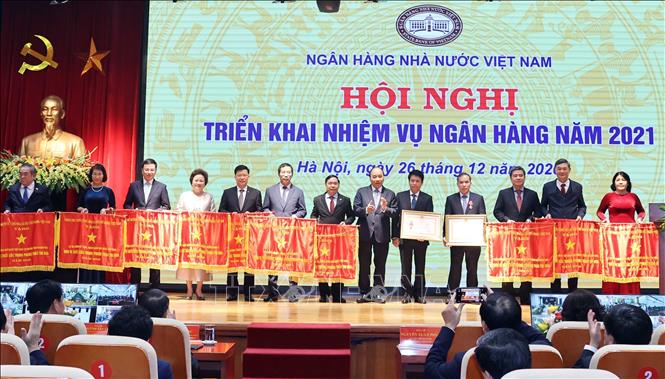 Thủ tướng Nguyễn Xuân Phúc: Ngân hàng không để thiếu vốn cho các doanh nghiệp

