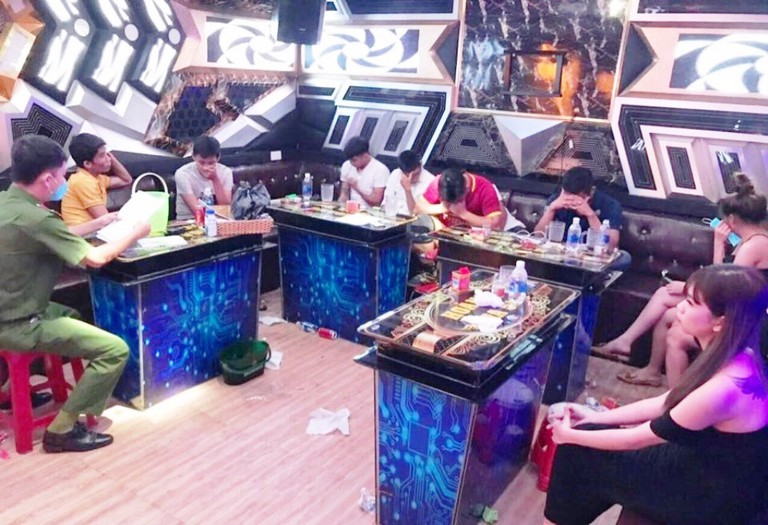 Quảng Nam: Kiểm tra cơ sở kinh doanh Karaoke, phát hiện 27 thanh niên dương tính với chất ma túy 
