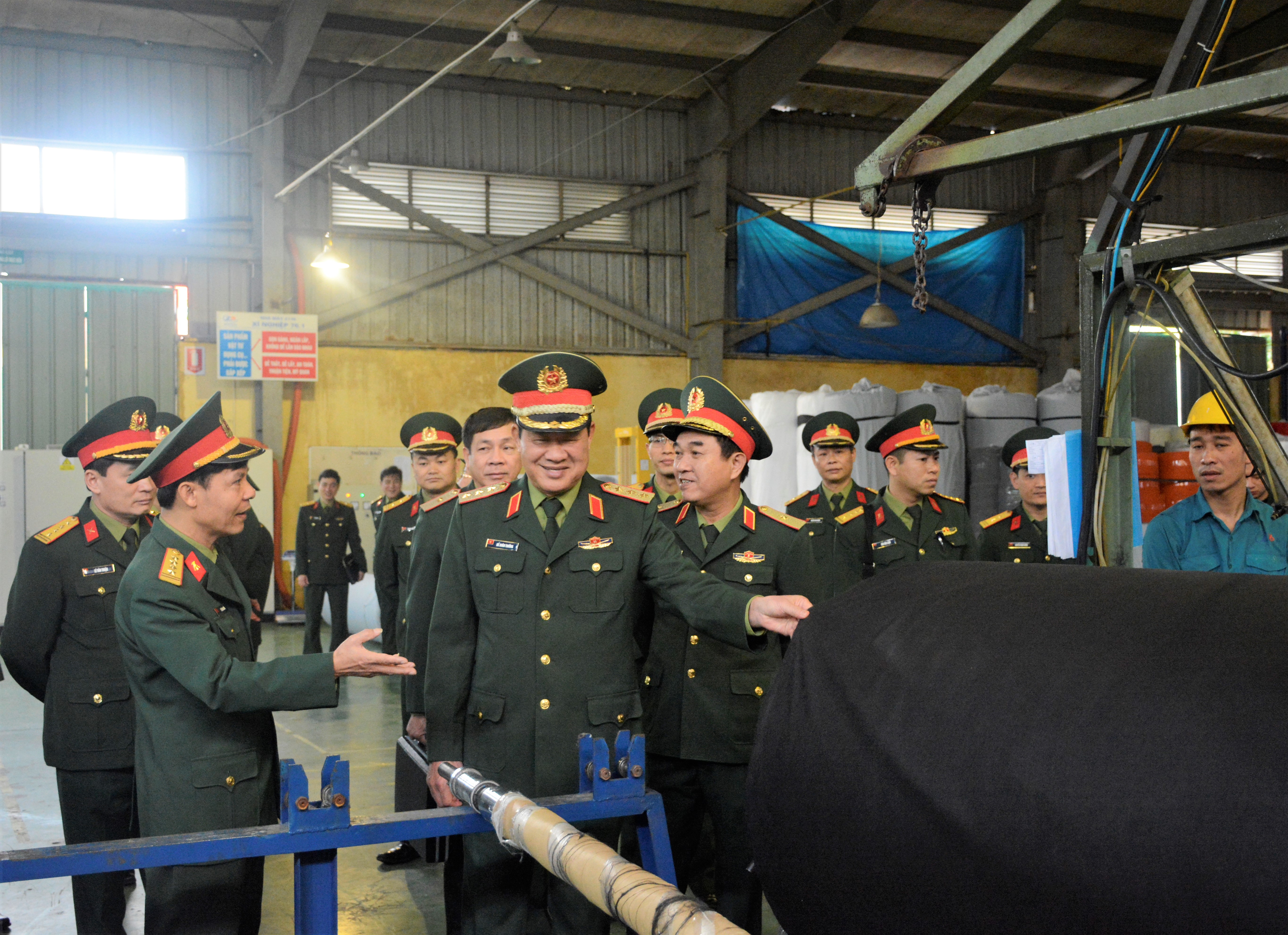 Xây dựng Nhà máy Z176 vững mạnh toàn diện, tạo uy tín và thương hiệu trên thị trường