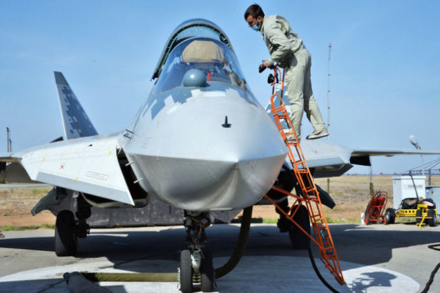 Không quân Nga bắt đầu đưa vào trang bị máy bay chiến đấu Su-57