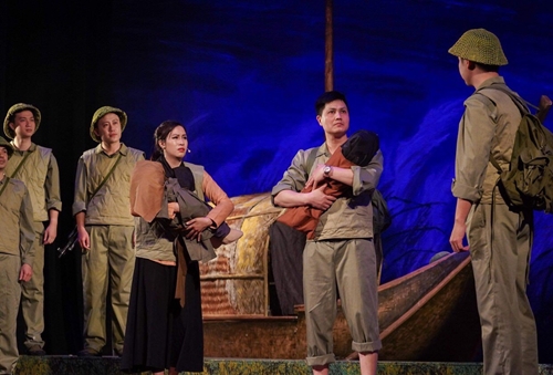 Tôn vinh tấm gương Bà mẹ Việt Nam Anh hùng trong vở kịch “Con đò của mẹ”