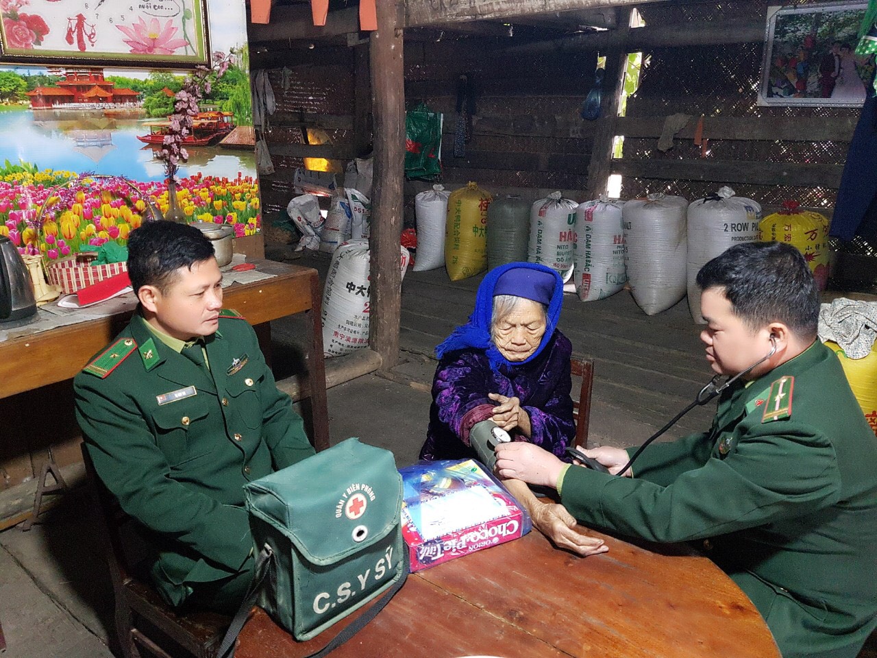 Ấm tình quân dân nơi biên giới