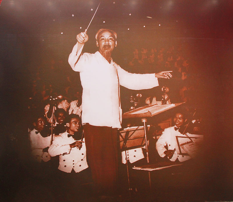 Trưng bày hình ảnh, hiện vật chào mừng Đại hội đại biểu toàn quốc lần thứ XIII của Đảng