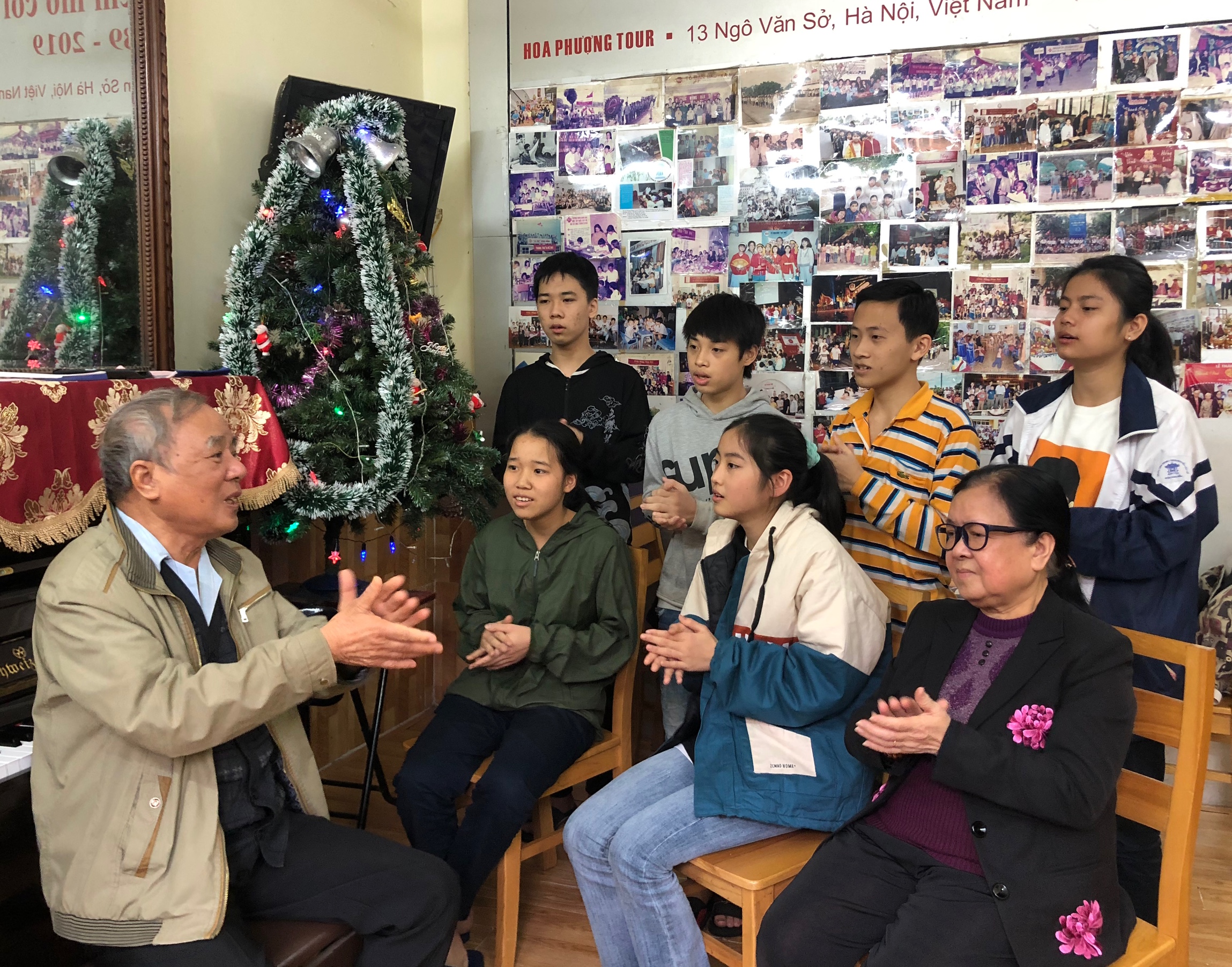 Gia đình trẻ mồ côi xa mẹ

