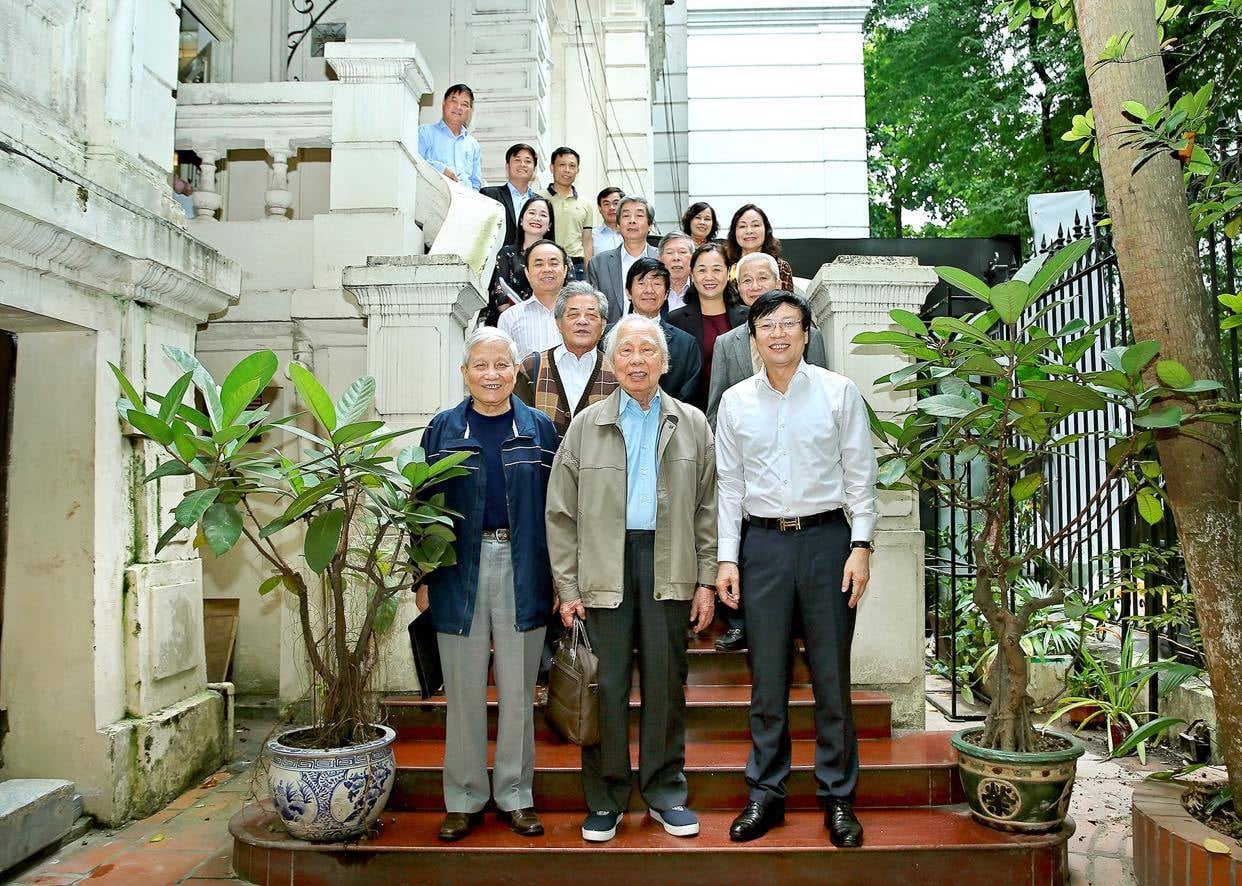 Sứ mệnh của văn chương là góp phần xây dựng văn hóa, con người Việt Nam