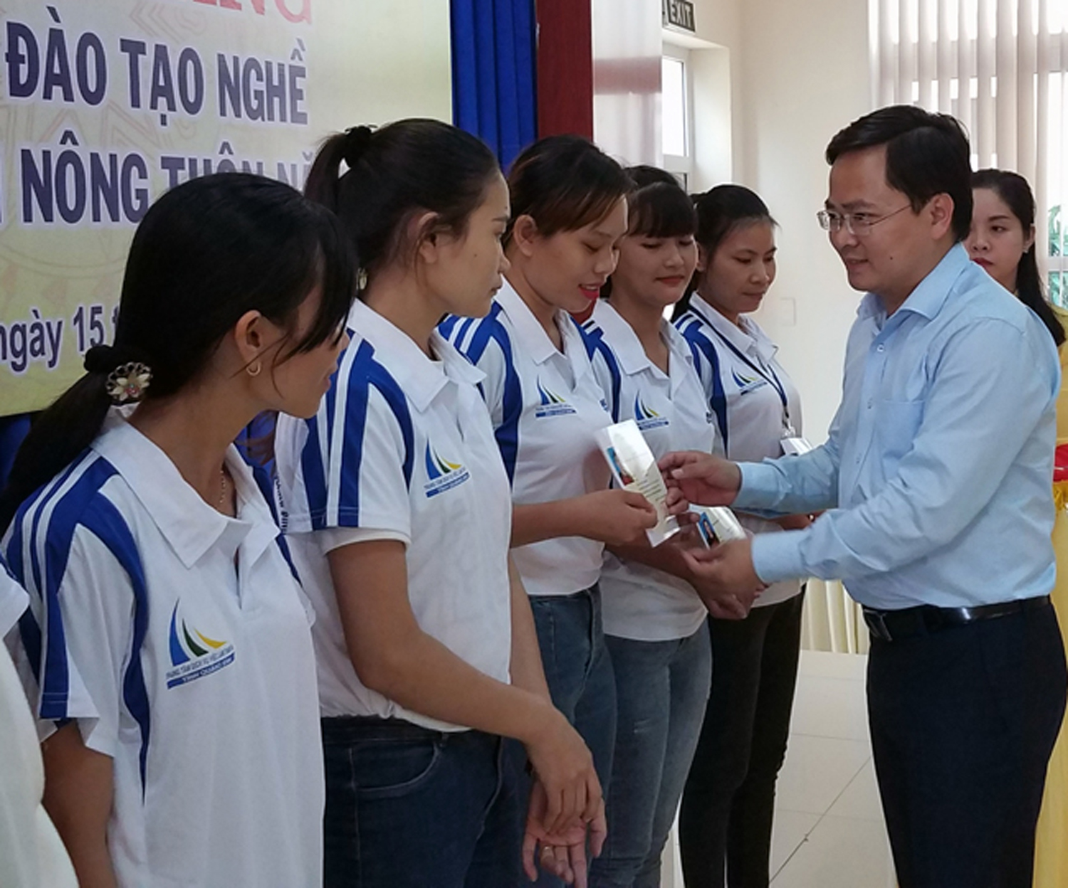 “Cầu nối” việc làm cho thanh niên nông thôn