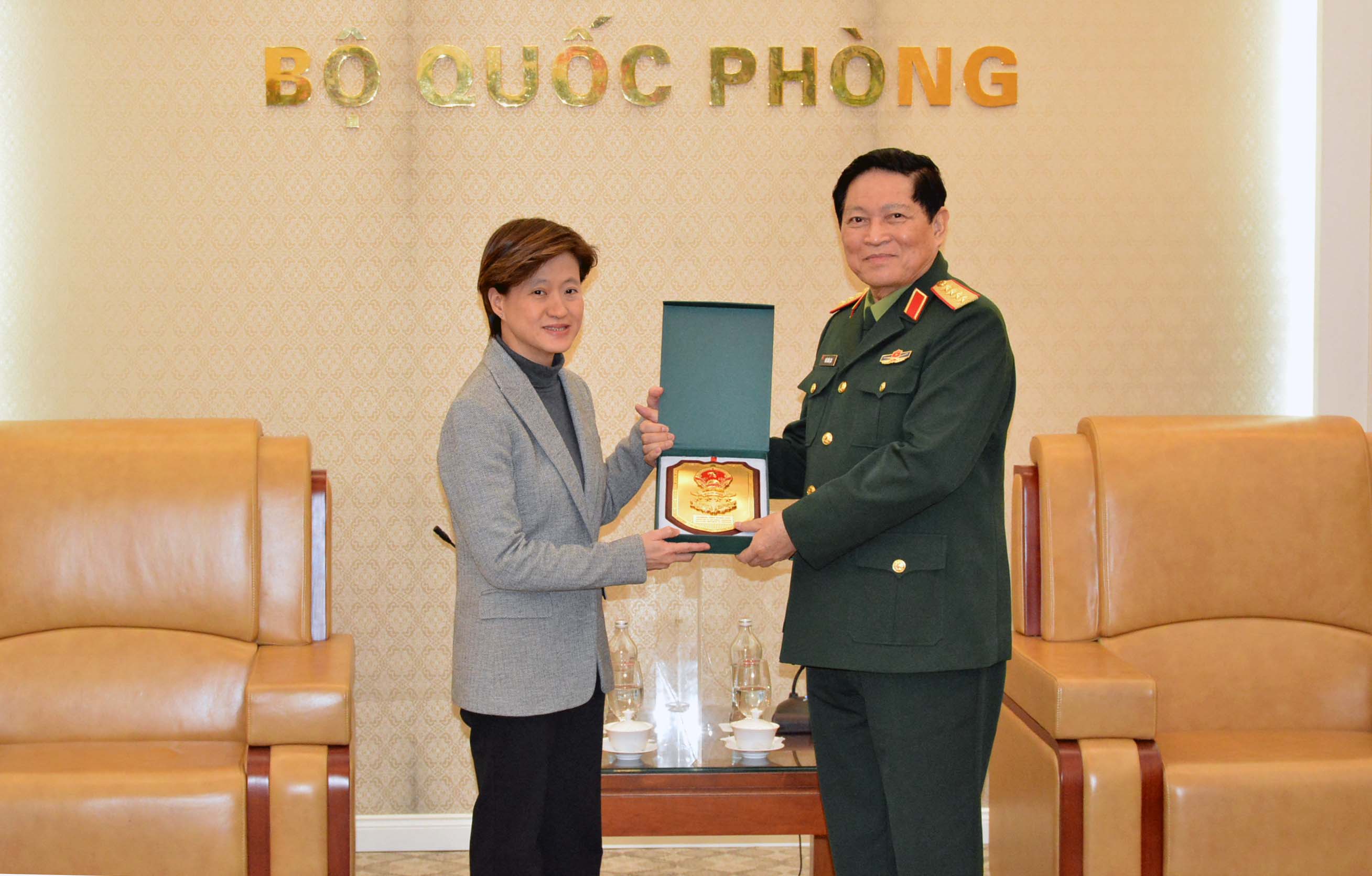 Đại tướng Ngô Xuân Lịch tiếp Đại sứ Singapore