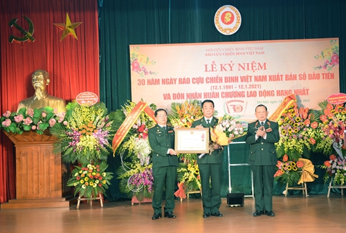 Báo Cựu chiến binh Việt Nam đón nhận Huân chương Lao động hạng Nhất