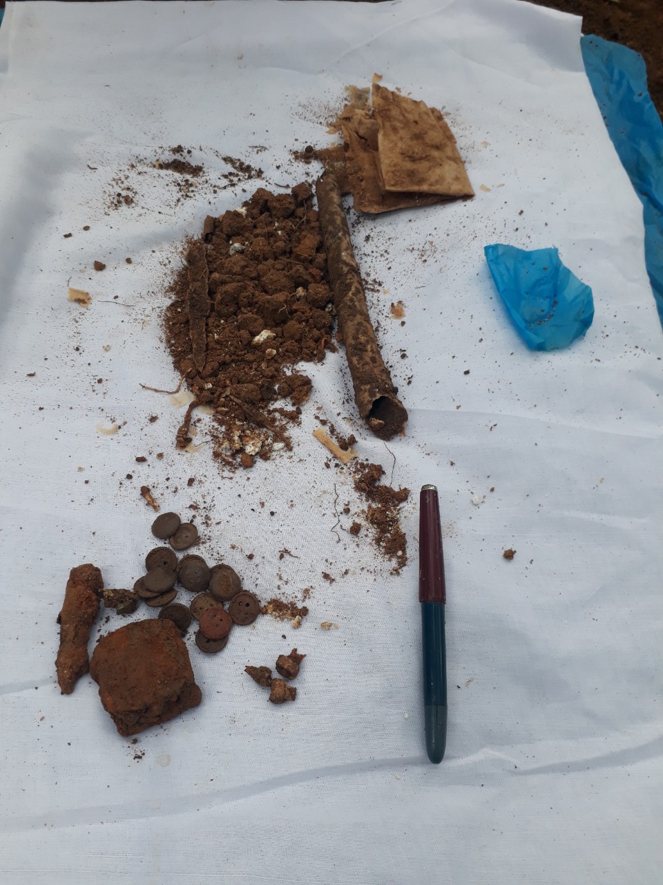 Chiếc bút Hồng Hà khắc tên 