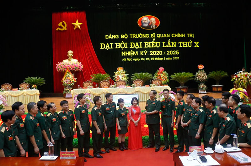 Nâng cao hiệu lực công tác Đảng, công tác chính trị trong đào tạo cán bộ chính trị cấp phân đội   