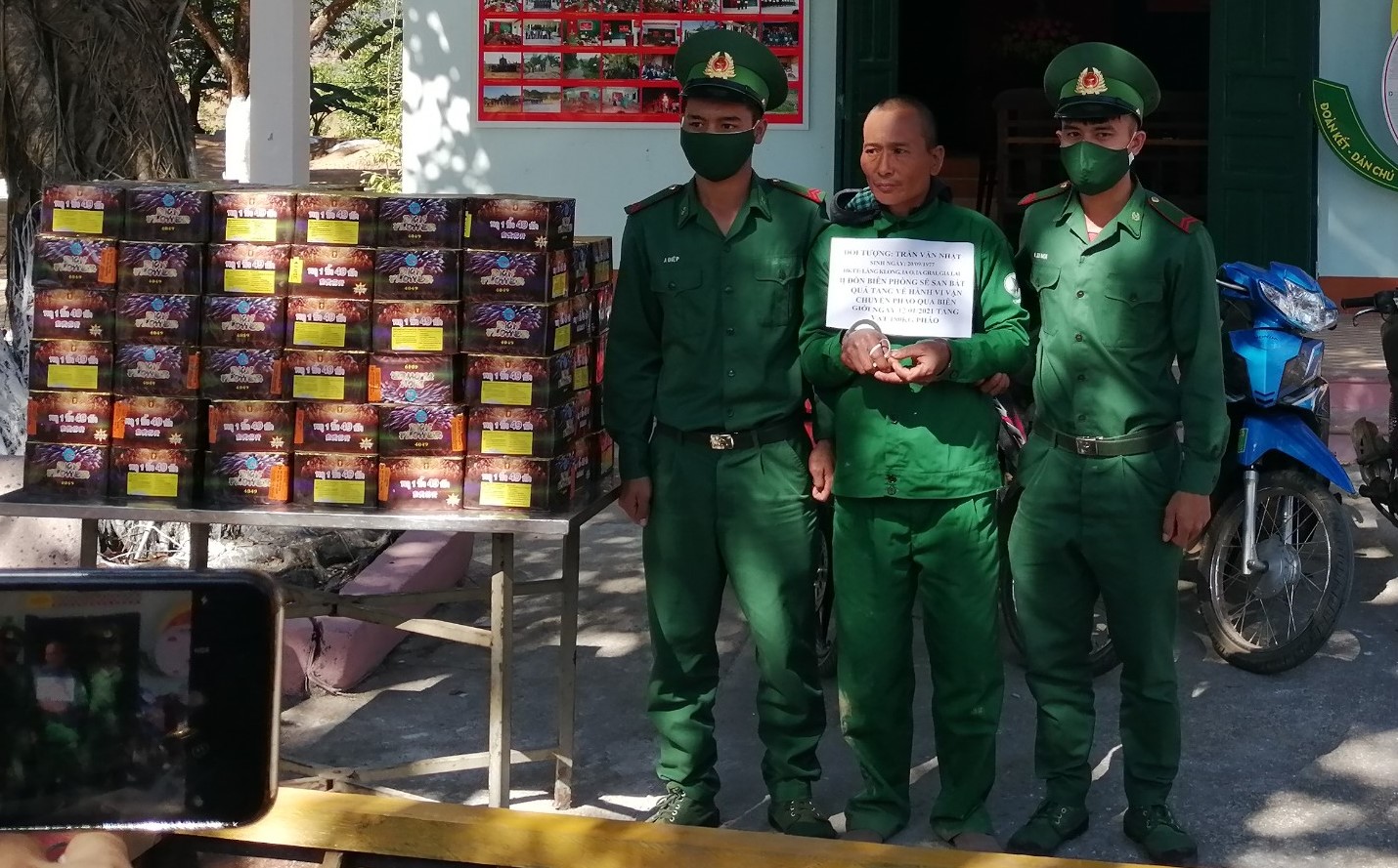 Bộ đội Biên phòng liên tục bắt giữ các vụ vận chuyển pháo lậu
